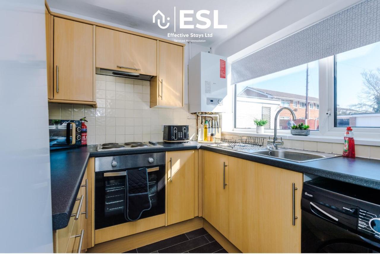 3 Bedroom House With Garden And Driveway Parking - Less Than 10 Mins From Chester City Centre Екстер'єр фото