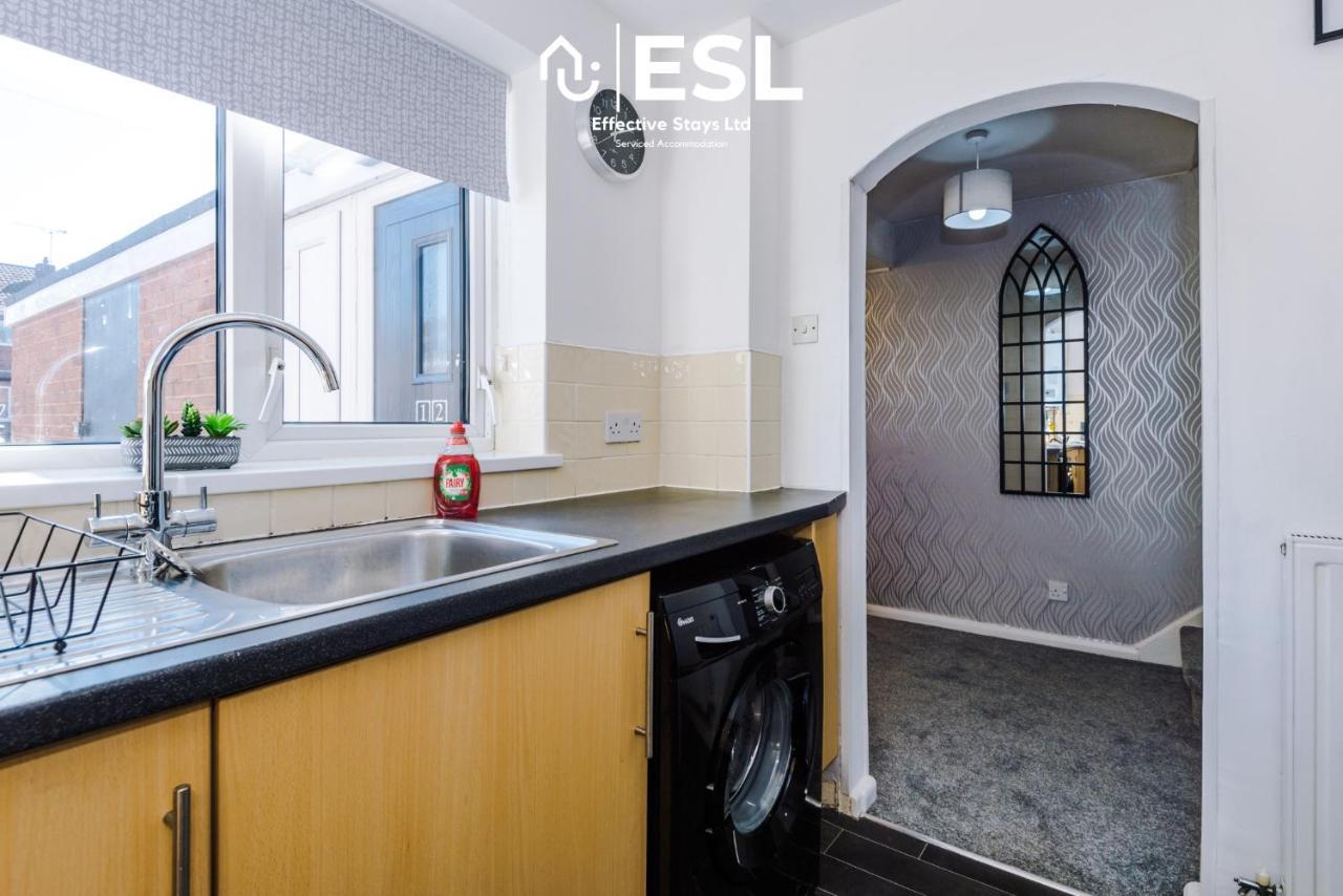 3 Bedroom House With Garden And Driveway Parking - Less Than 10 Mins From Chester City Centre Екстер'єр фото
