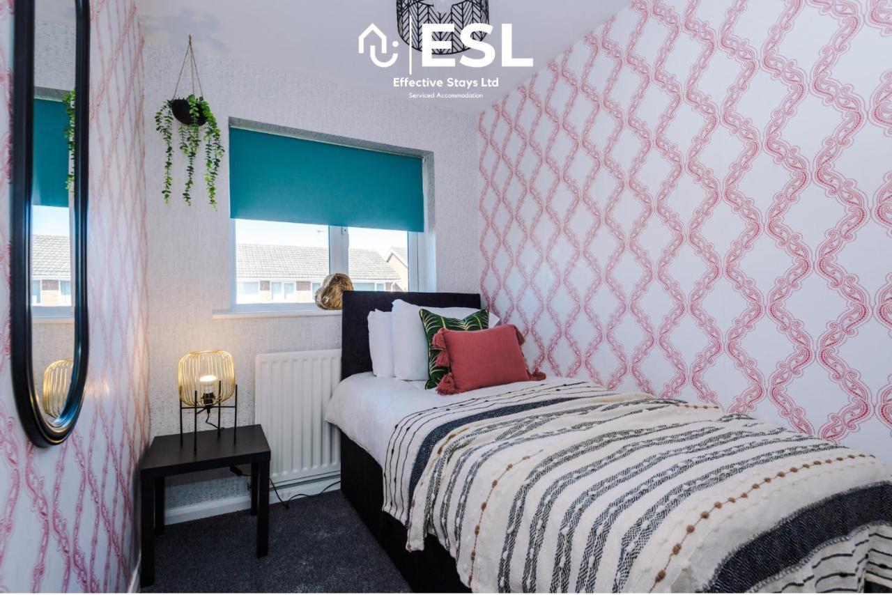 3 Bedroom House With Garden And Driveway Parking - Less Than 10 Mins From Chester City Centre Екстер'єр фото